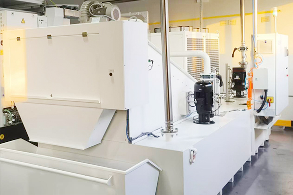 Screw grinding filter machine